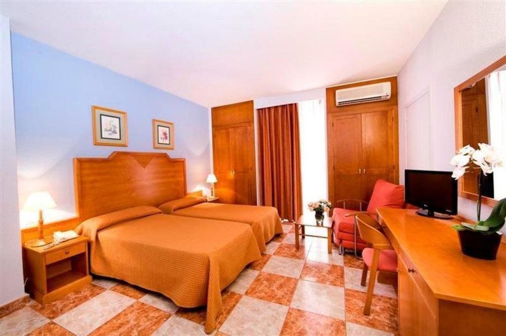 Monarque El Rodeo Hotel 3*