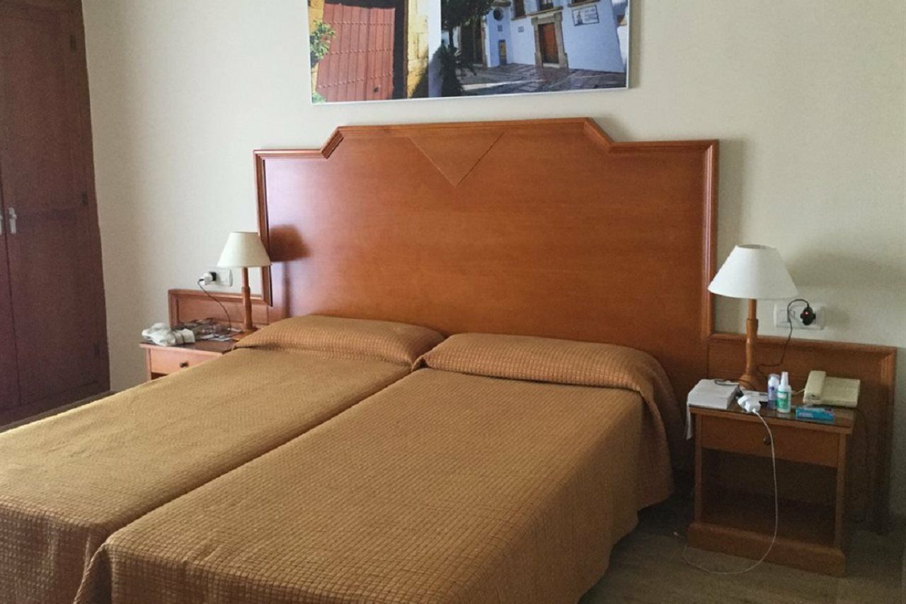 Hotel Monarque El Rodeo 3*