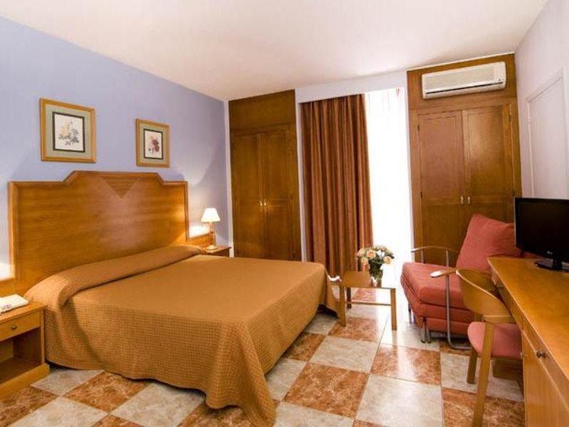 Hotel Monarque El Rodeo 3*